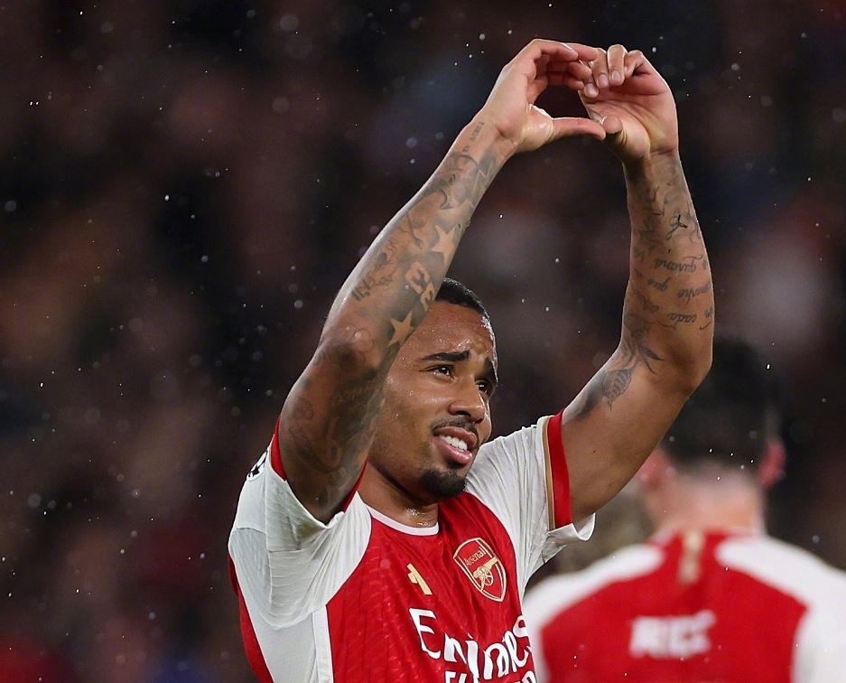 清晨洛杉矶湖人绝杀压哨——荷甲节点到来，更衣室稳定，身体对抗强度拉满的简单介绍