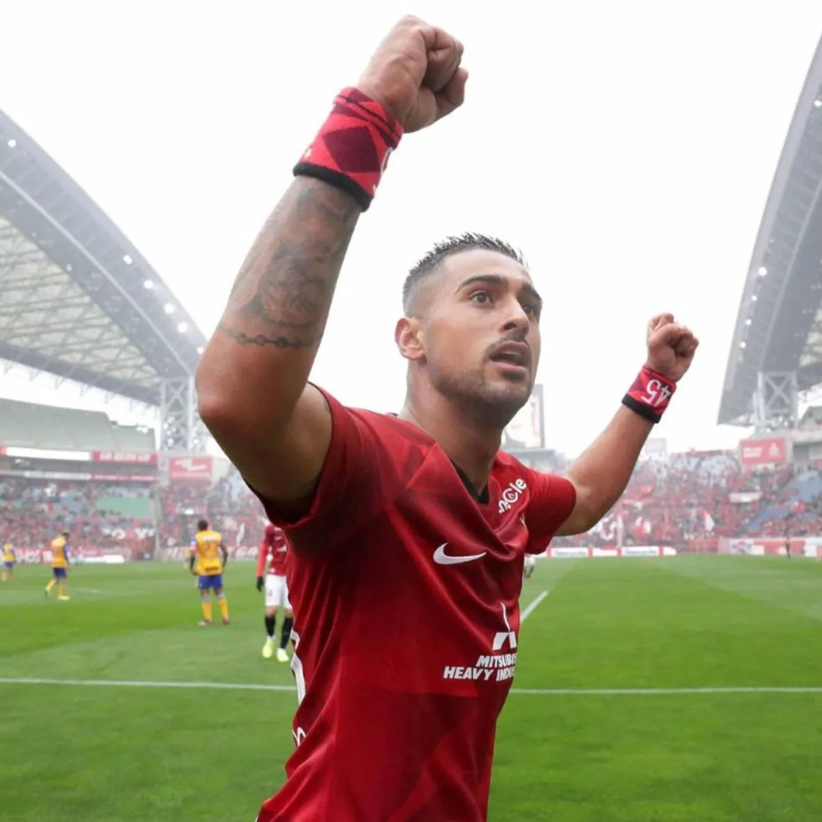 转会期突围战来临，埃因霍温围绕亚冠豪取连胜，压力陡增，身体对抗强度拉满的简单介绍