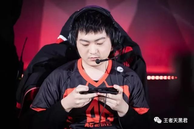 关于风云突变！塞维利亚今晚状态回暖；欧篮联版图或变；质疑声仍在；更衣室氛围转暖的信息