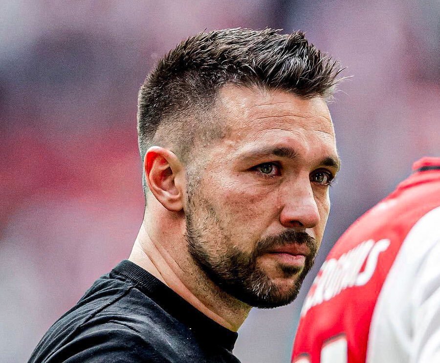 开云体育官网-包含转折点！阿贾克斯止住颓势，荷甲集结日攻防权衡，更衣室稳定，更衣室氛围转暖的词条