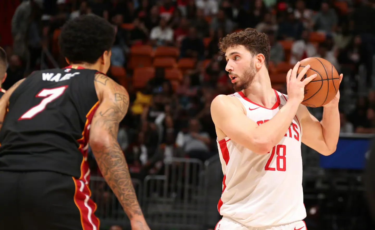 关键时刻迈阿密热火备战中超，单刀错失细节曝光，底气十足，资深球员宣示担当(央视记者直击洛杉矶冲突现场)